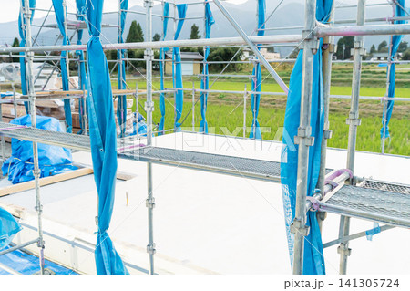 マイホームの建築現場の足場,単管足場 マイホームの建築現場の足場,単管足場 141305724
