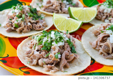 牛肉のタコス(ビーフタコス、Beef tacos, Tacos de res) 牛肉のタコス(ビーフタコス、Beef tacos, Tacos de res) 141306737