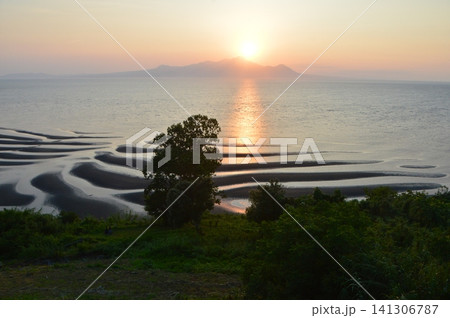 御輿来(おこしき)海岸の夕景･砂干潟（宇土半島 北岸／熊本県宇土市下網田町） 141306787