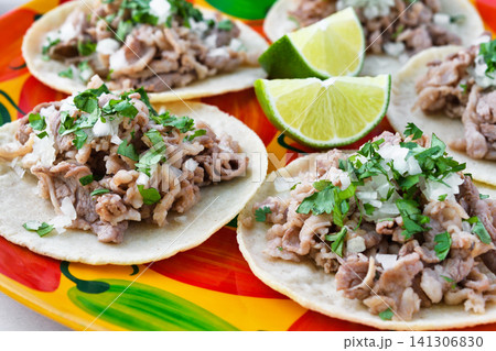 牛肉のタコス（ビーフタコス、Beef tacos, Tacos de res) 141306830