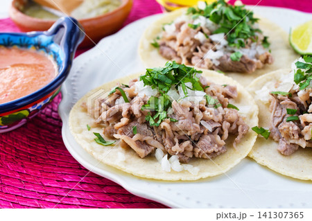 牛肉のタコス（Beef tacos, Tacos de res) 141307365