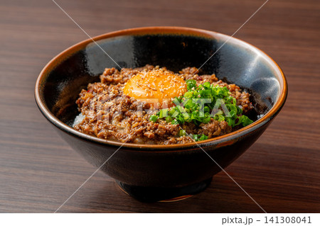 ピリ辛が癖になる！台湾ミンチ丼 141308041