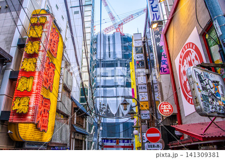 日本の東京都市景観しぶや百軒店から、渋谷区道玄坂二丁目南地区第一種市街地再開発事業などを望む 141309381