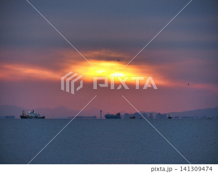 海に沈む夕陽 海に沈む夕陽 141309474