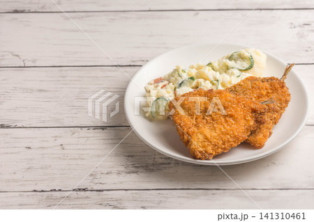 ポテトサラダとアジフライ ポテトサラダとアジフライ 141310461