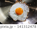 目玉焼き_調理シーン 141312478