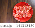 スライスしたトマト 141312480
