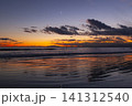湘南鵠沼海岸  日没後の薄暮の空と三日月 141312540