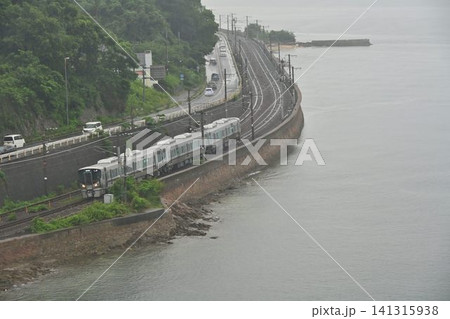 山陽本線 瀬戸内海岸線を通過する1新型車両227系 大畠大橋からの俯瞰 山陽本線 瀬戸内海岸線を通過する1新型車両227系 大畠大橋からの俯瞰 141315938