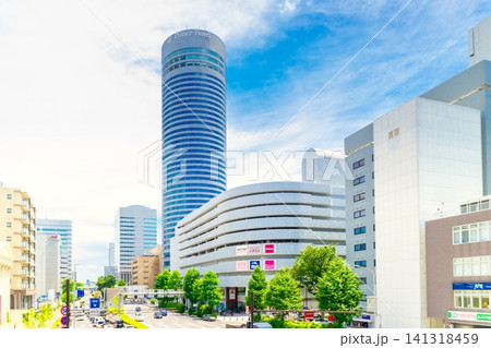JR新横浜駅・駅前の都市風景 141318459