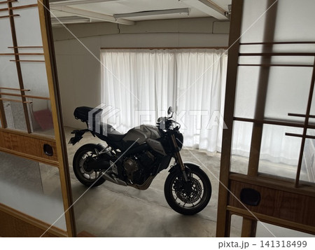 バイク格納 141318499