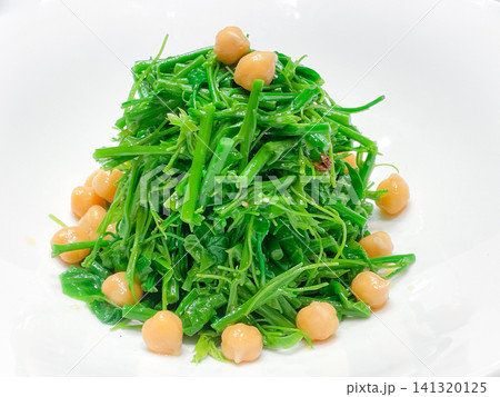 中国料理の前菜・龙须菜鹰嘴豆(ロンシューツァイとひよこ豆の冷菜) 中国料理の前菜・龙须菜鹰嘴豆(ロンシューツァイとひよこ豆の冷菜) 141320125