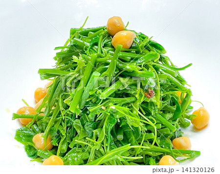 中国料理の前菜・龙须菜鹰嘴豆(ロンシューツァイとひよこ豆の冷菜) 中国料理の前菜・龙须菜鹰嘴豆(ロンシューツァイとひよこ豆の冷菜) 141320126