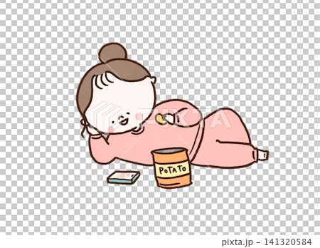 寝巻き姿でポテトチップスを食べながらスマホを見る女性(ズボラ女子) 寝巻き姿でポテトチップスを食べながらスマホを見る女性(ズボラ女子) 141320584