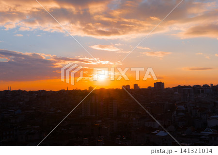 Dramatic sunset sky with the setting sun over the city, Istanbul 141321014