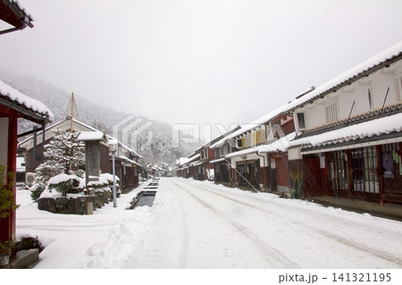 鯖街道・熊川宿の雪景色「国指定重要伝統的建造物群保存地区」 鯖街道・熊川宿の雪景色「国指定重要伝統的建造物群保存地区」 141321195