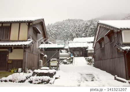 鯖街道・熊川宿の雪景色「国指定重要伝統的建造物群保存地区」 141321207