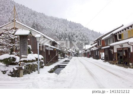 鯖街道・熊川宿の雪景色「国指定重要伝統的建造物群保存地区」 鯖街道・熊川宿の雪景色「国指定重要伝統的建造物群保存地区」 141321212