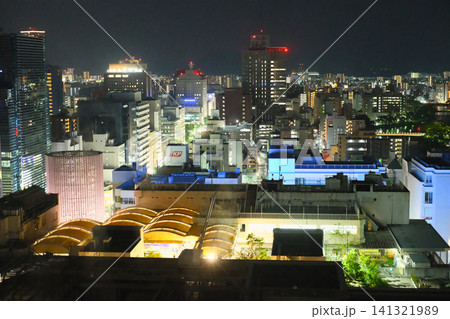 広島市中心部（紙屋町・基町周辺）の夜景とビル群の都市景観 141321989
