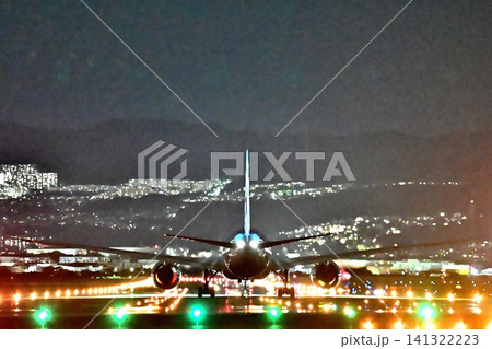 飛行機撮影・観光の聖地 大阪伊丹空港 迫力の夜間離発着 飛行機撮影・観光の聖地 大阪伊丹空港 迫力の夜間離発着 141322223