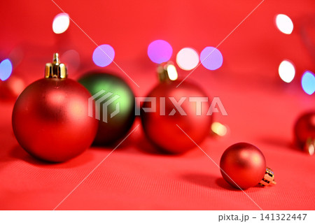 赤いクリスマスのオーナメント 141322447