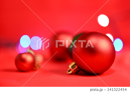 赤いクリスマスのオーナメント 141322454