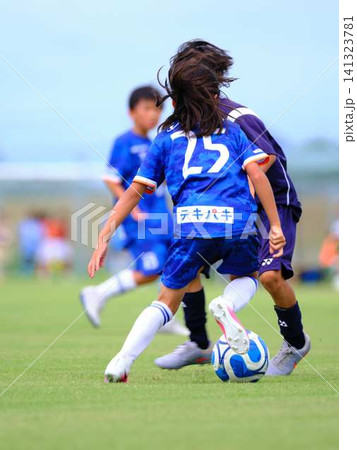 サッカーチームの練習 サッカーチームの練習 141323781