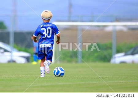 サッカーチームの練習 サッカーチームの練習 141323811