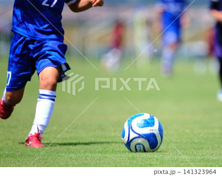 サッカーチームの練習 サッカーチームの練習 141323964