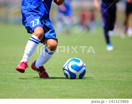 サッカーチームの練習 サッカーチームの練習 141323968