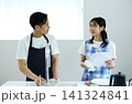 キッチン　男女のイメージ 141324841