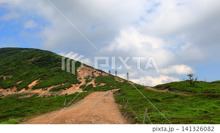 毛無峠に残る小串鉱山遺構と山岳風景 毛無峠に残る小串鉱山遺構と山岳風景 141326082