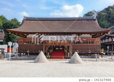 京都 上賀茂神社(賀茂別雷神社)の細殿と立砂 京都 上賀茂神社(賀茂別雷神社)の細殿と立砂 141327400