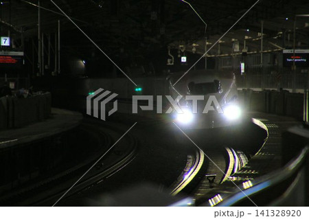 日本の大動脈を駆ける!! 東海道新幹線『N700S』 ~夜の【熱海駅】にて 日本の大動脈を駆ける!! 東海道新幹線『N700S』 ~夜の【熱海駅】にて 141328920