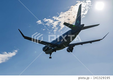 夏の仙台空港 着陸中の飛行機 27から 宮城県名取市 夏の仙台空港 着陸中の飛行機 27から 宮城県名取市 141329195