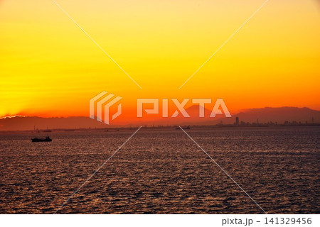 東京湾アクアライン海ほたる夕景 東京湾アクアライン海ほたる夕景 141329456
