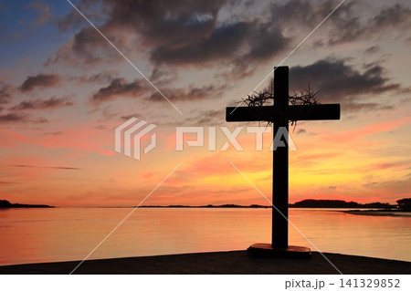 Crown of Thorns on Cross of Salvation Sunset of Red Crown of Thorns on Cross of Salvation Sunset of Red 141329852