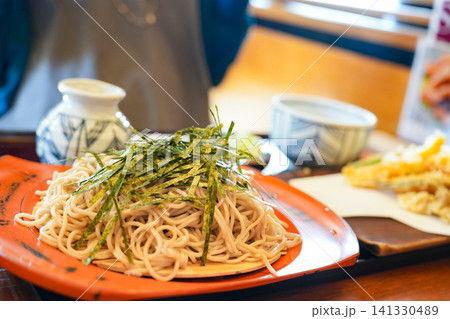 天ぷらとざるそばの彩り豊かな和食セット 141330489