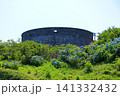 館鼻公園のグレットタワーと満開のアジサイ｜晴天の青空に映える紫陽花 青森県八戸市 141332432