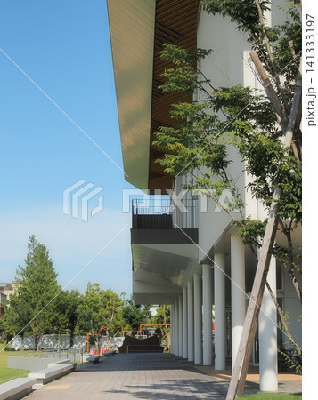 綺麗な建物の風景と青空 綺麗な建物の風景と青空 141333197