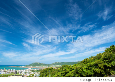 沖縄県南城市 丘から望む町並み 沖縄県南城市 丘から望む町並み 141333203