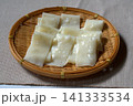 湯気が立ち上る温かい幅広うどん（ひもかわうどん・郷土料理） 141333534