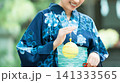 日本の夏・浴衣姿の日本人女性 141333565