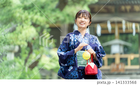 日本の夏・浴衣姿の日本人女性 日本の夏・浴衣姿の日本人女性 141333568
