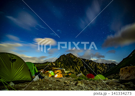 剱岳の夜景とテント場の星空 剱岳の夜景とテント場の星空 141334273