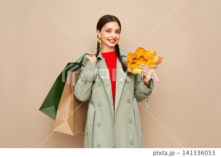 Autumn portrait of beautiful young woman Autumn portrait of beautiful young woman 141336053