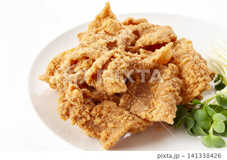 鶏皮チップス 鶏皮のカリカリ揚げ 鶏皮せんべい 鶏皮チップス 鶏皮のカリカリ揚げ 鶏皮せんべい 141338426
