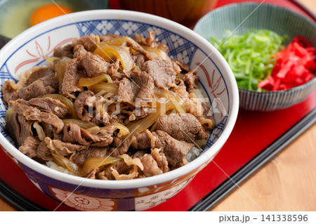 牛丼 141338596