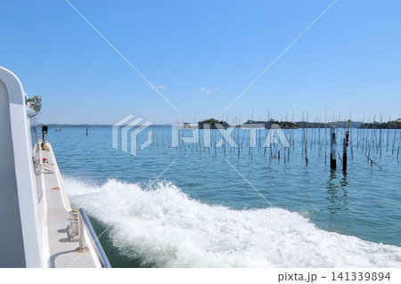 船から撮影した松島湾の海(宮城県) 船から撮影した松島湾の海(宮城県) 141339894