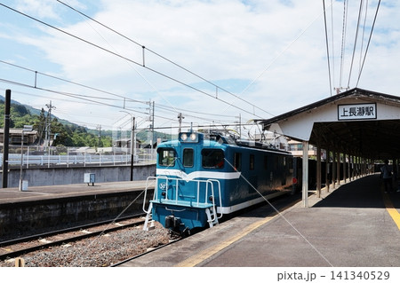 上長瀞駅を通過する秩父鉄道秩父本線の貨物列車 上長瀞駅を通過する秩父鉄道秩父本線の貨物列車 141340529
